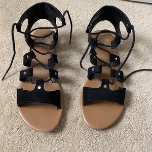 8 1/2 black sandals